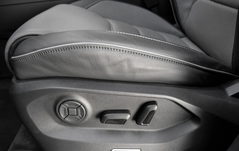 VW Touareg 3.0 TDI R-LINE 4MOTION MATRIX CAMERA KEYLESS, снимка 5 - Автомобили и джипове - 51912330