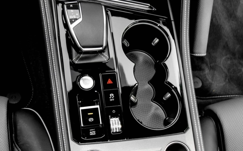 VW Touareg 3.0 TDI R-LINE 4MOTION MATRIX CAMERA KEYLESS, снимка 8 - Автомобили и джипове - 51912330