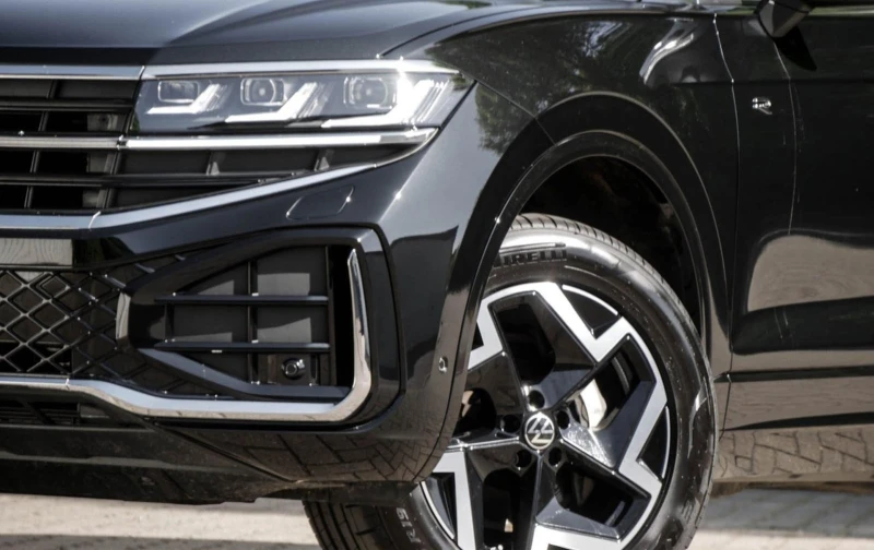 VW Touareg 3.0 TDI R-LINE 4MOTION MATRIX CAMERA KEYLESS, снимка 2 - Автомобили и джипове - 51912330
