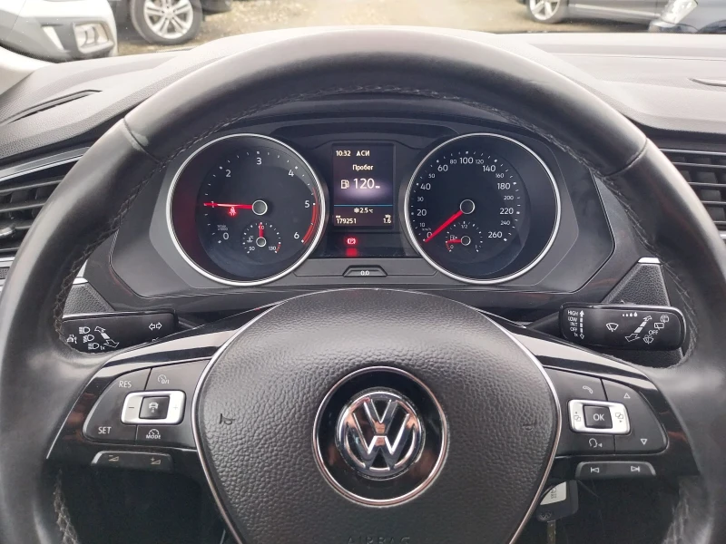 VW Tiguan 2.0 TDI, снимка 14 - Автомобили и джипове - 53570650