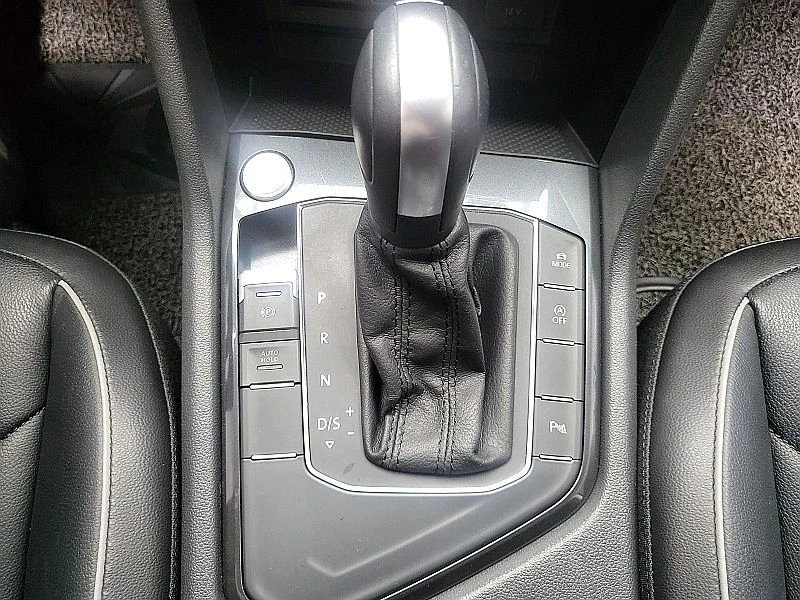 VW Tiguan 2.0 TDI Premium| 150к.с.| ВКЛ.ТЕХНОТЕСТ, снимка 9 - Автомобили и джипове - 55098042