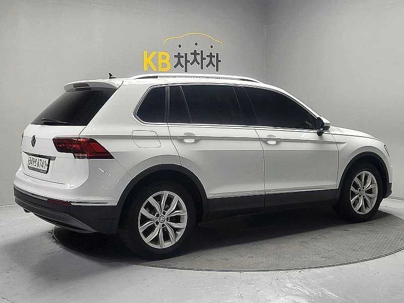 VW Tiguan 2.0 TDI Premium| 150к.с.| ВКЛ.ТЕХНОТЕСТ, снимка 2 - Автомобили и джипове - 55098042