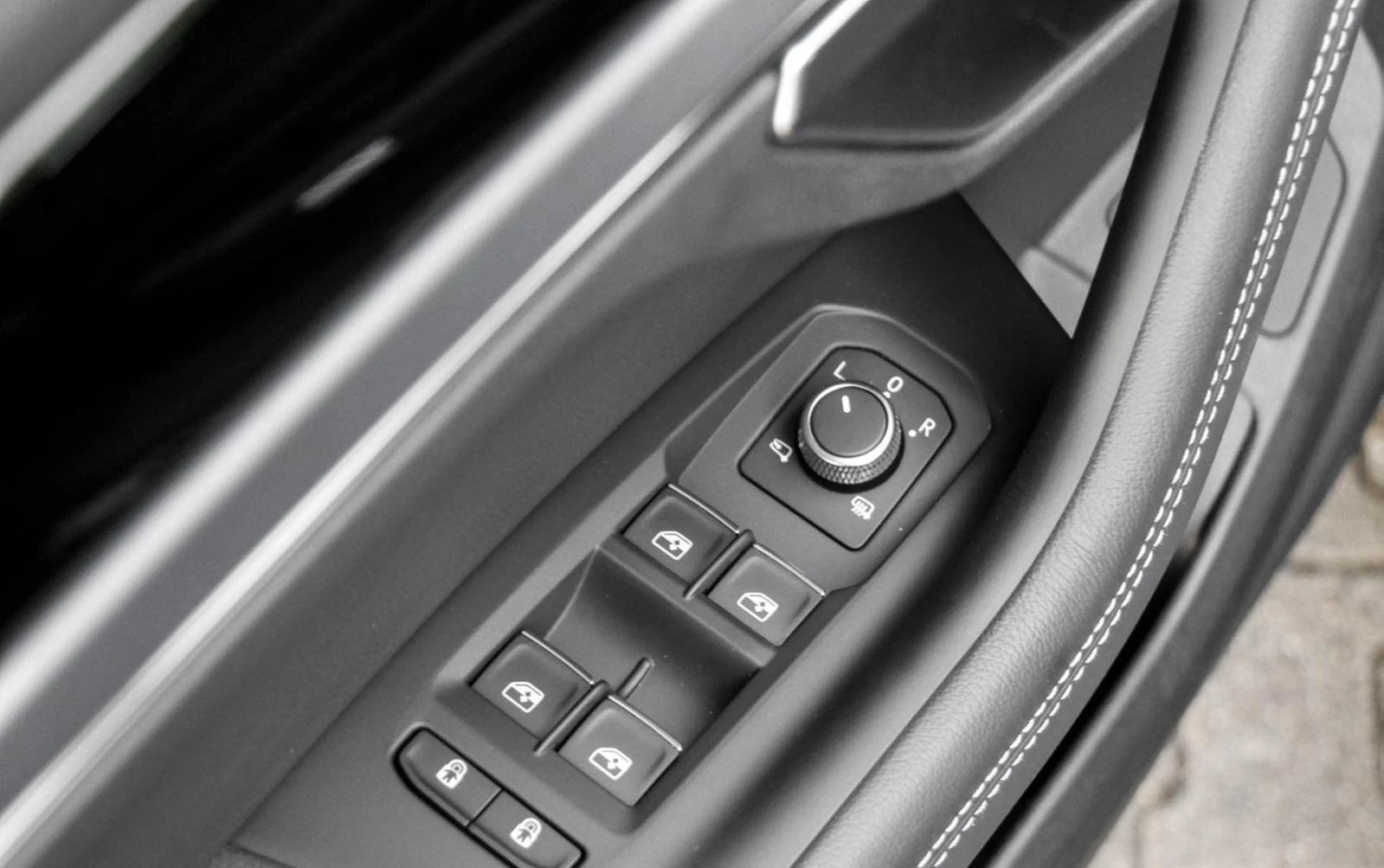 VW Touareg 3.0 TDI R-LINE 4MOTION MATRIX CAMERA KEYLESS - изображение 4
