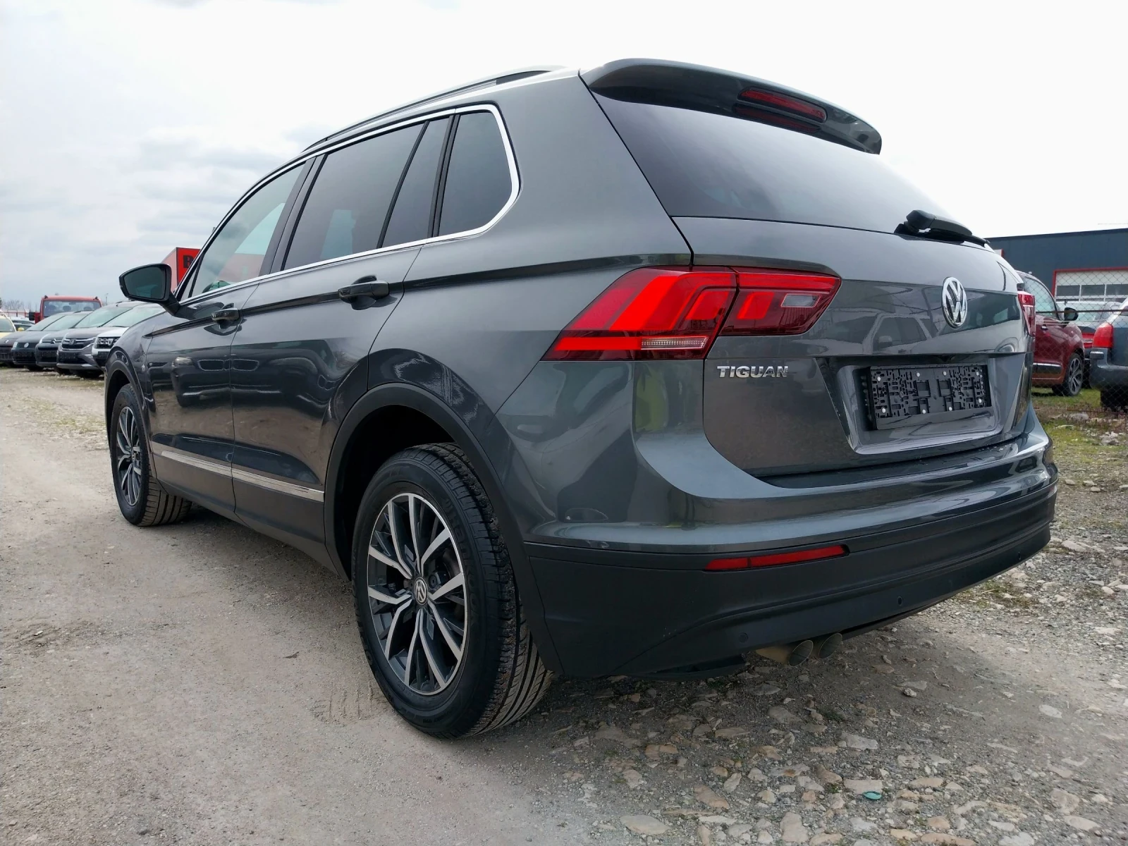 VW Tiguan 2.0 TDI, снимка 5 - Автомобили и джипове - 53570650