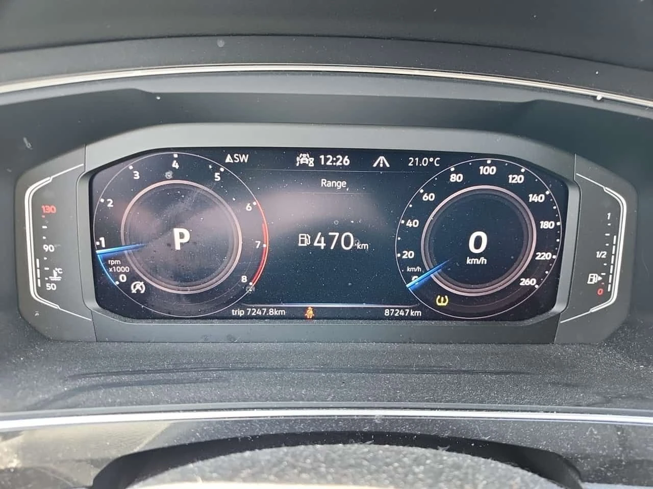VW Tiguan COMFORTLINE| ПАНОРАМА| ПОДГРЕВИ| 2 КЛЮЧА + ГУМИ, снимка 11 - Автомобили и джипове - 54497409