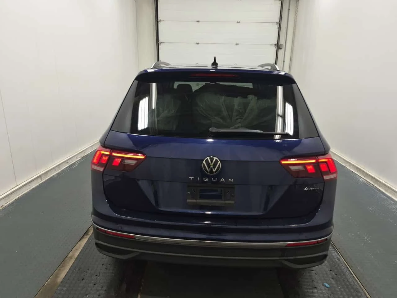 VW Tiguan COMFORTLINE| ПАНОРАМА| ПОДГРЕВИ| 2 КЛЮЧА + ГУМИ, снимка 5 - Автомобили и джипове - 54497409