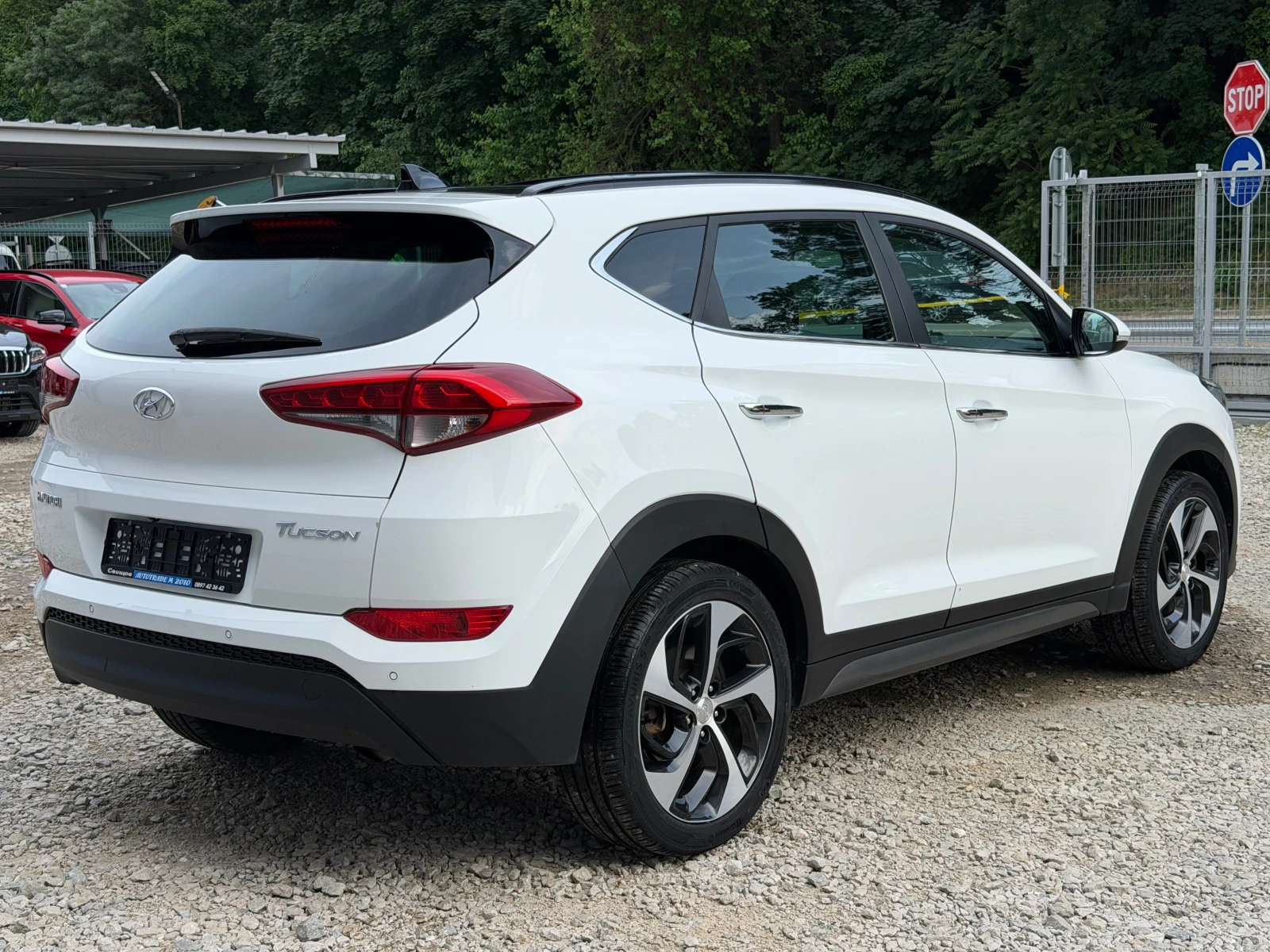 Hyundai Tucson 1.7CRDI* AVTOMAT* PANORAMA* Full* EVRO6, снимка 4 - Автомобили и джипове - 54745306