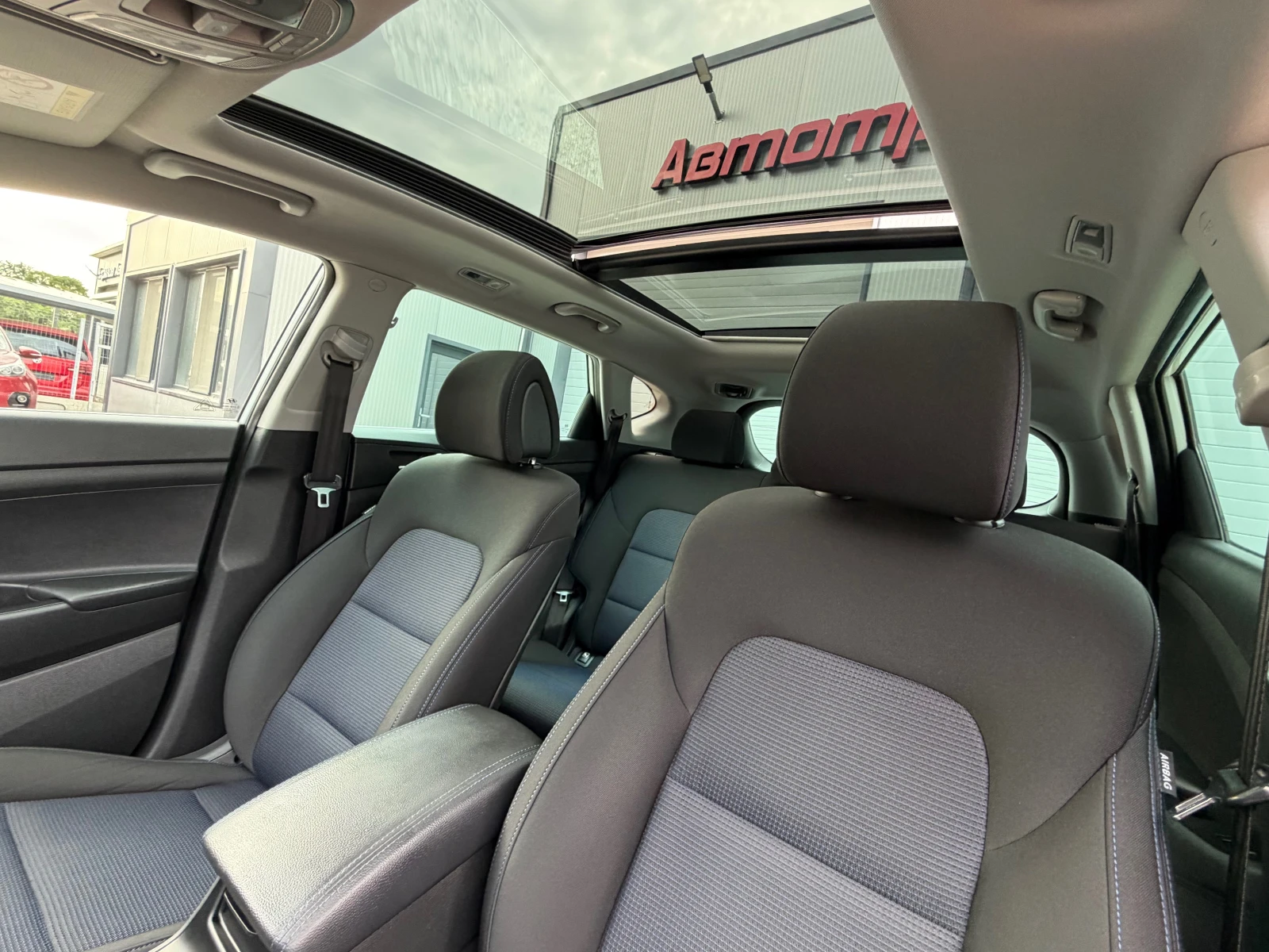 Hyundai Tucson 1.7CRDI* AVTOMAT* PANORAMA* Full* EVRO6, снимка 11 - Автомобили и джипове - 54745306