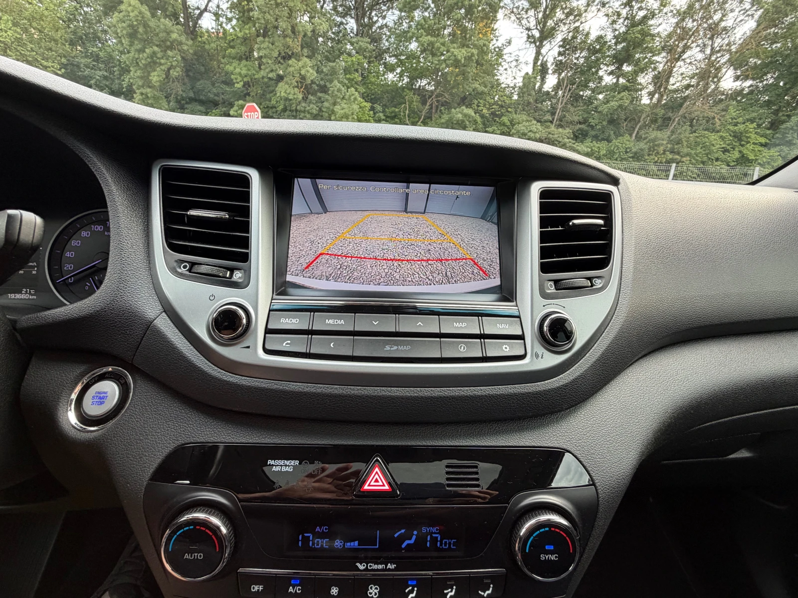 Hyundai Tucson 1.7CRDI* AVTOMAT* PANORAMA* Full* EVRO6, снимка 14 - Автомобили и джипове - 54745306