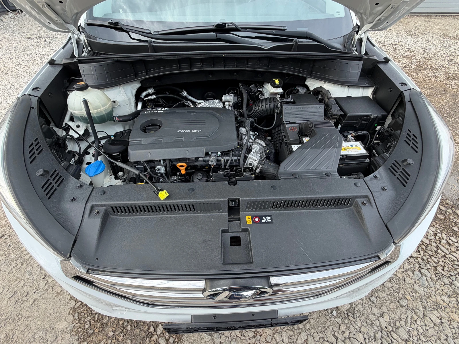 Hyundai Tucson 1.7CRDI* AVTOMAT* PANORAMA* Full* EVRO6, снимка 17 - Автомобили и джипове - 54745306