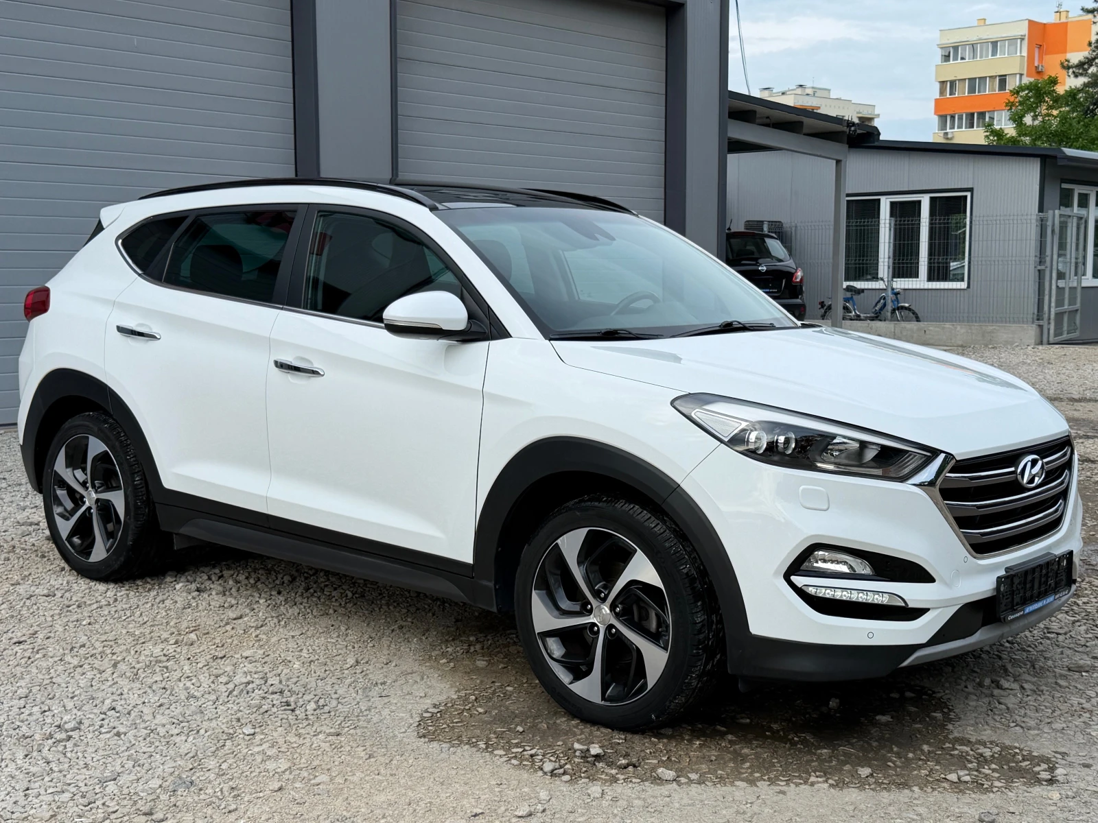 Hyundai Tucson 1.7CRDI* AVTOMAT* PANORAMA* Full* EVRO6, снимка 3 - Автомобили и джипове - 54745306