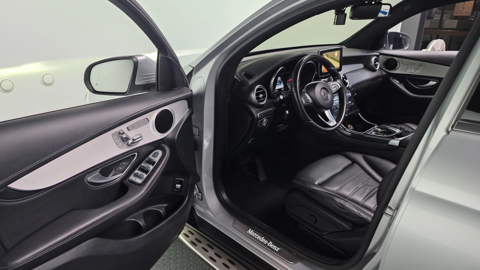 Mercedes-Benz GLC 220 d 4Matic * ПОДГРЕВИ * 360 * ЛЮК, снимка 9 - Автомобили и джипове - 55359392