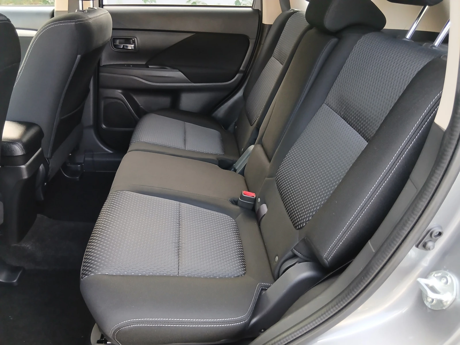Mitsubishi Outlander 2.2DI-D 4WD AVTOMAT/KAMERA/NAVI EURO 6, снимка 13 - Автомобили и джипове - 55453081