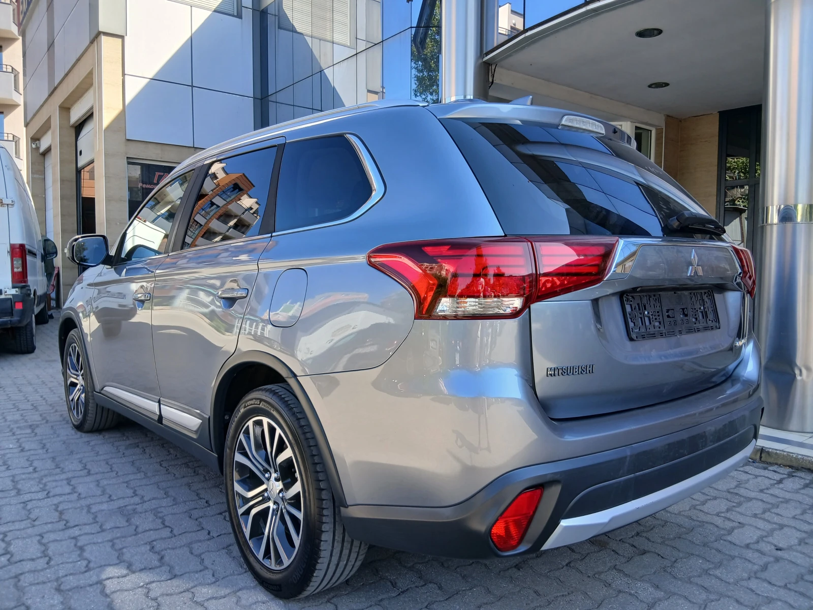 Mitsubishi Outlander 2.2DI-D 4WD AVTOMAT/KAMERA/NAVI EURO 6 | Mobile.bg � ����������� 4