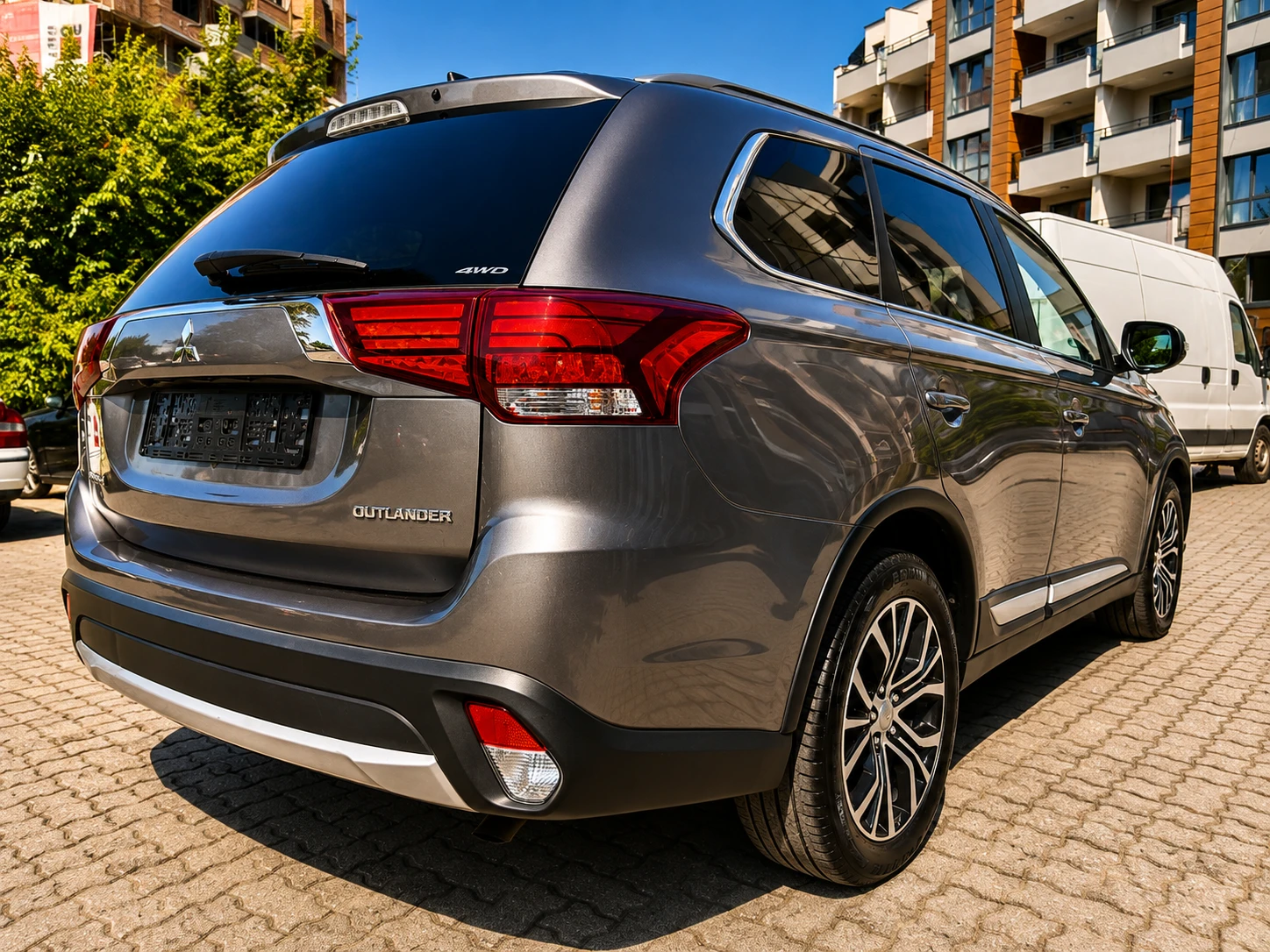 Mitsubishi Outlander 2.2DI-D 4WD AVTOMAT/KAMERA/NAVI EURO 6, снимка 4 - Автомобили и джипове - 55453081