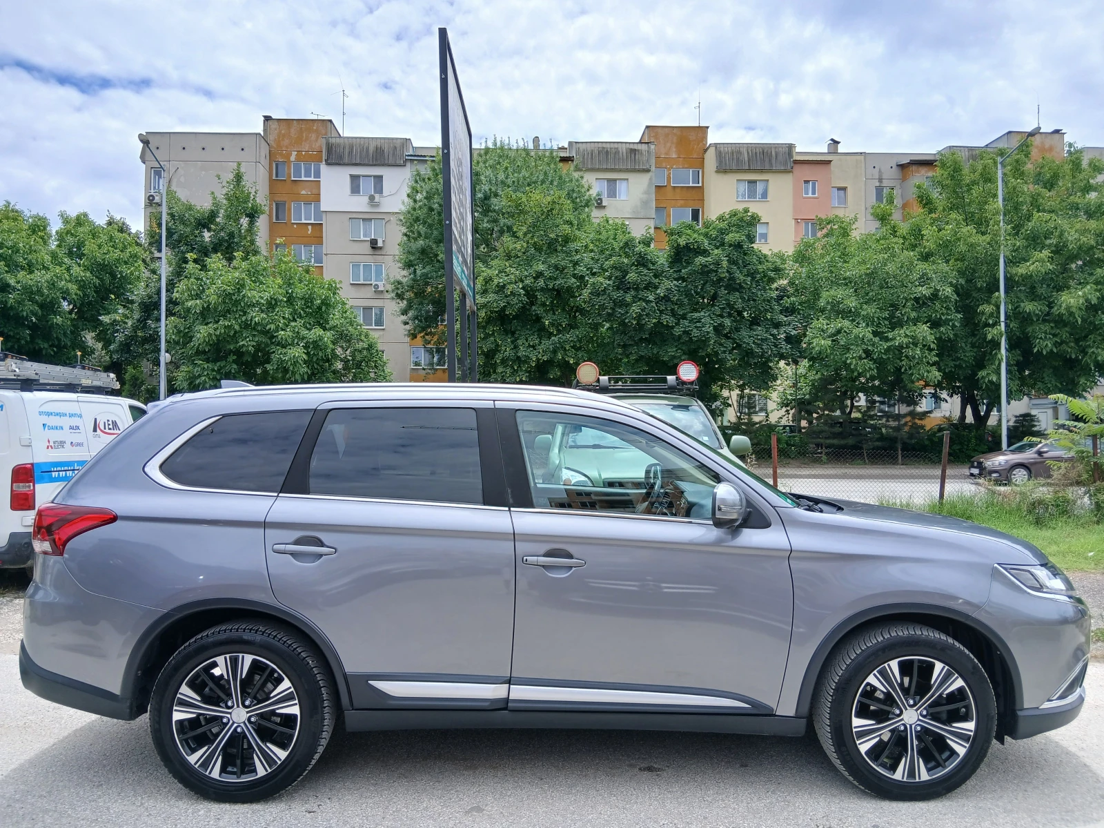 Mitsubishi Outlander 2.2DI-D 4WD AVTOMAT/KAMERA/NAVI EURO 6, снимка 6 - Автомобили и джипове - 55453081