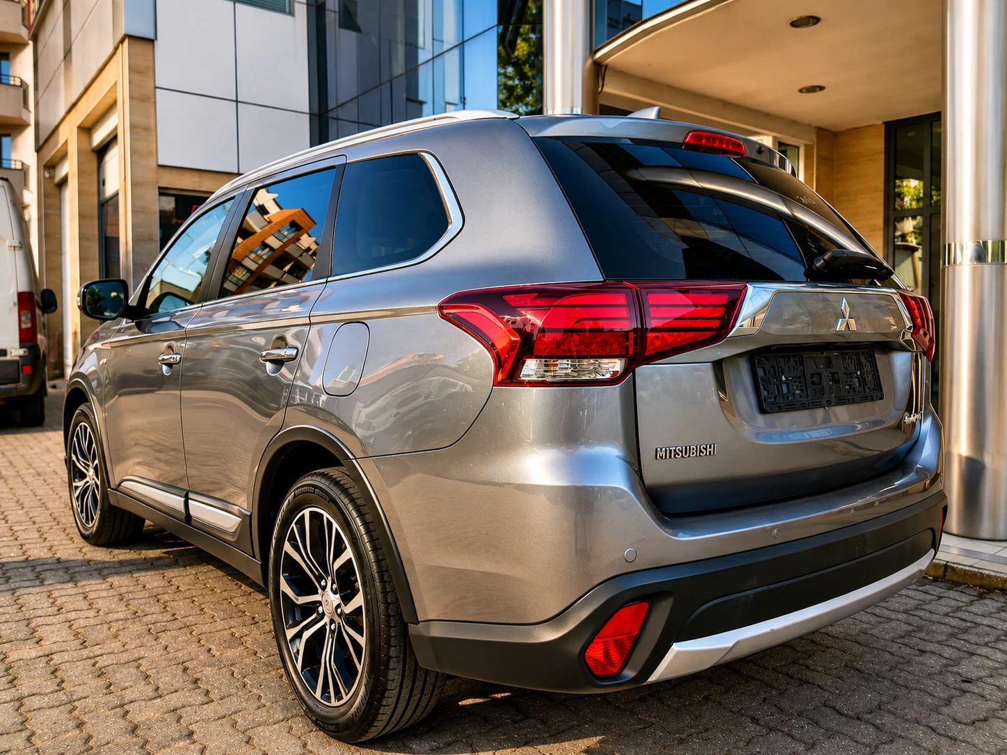 Mitsubishi Outlander 2.2DI-D 4WD AVTOMAT/KAMERA/NAVI EURO 6, снимка 5 - Автомобили и джипове - 55453081