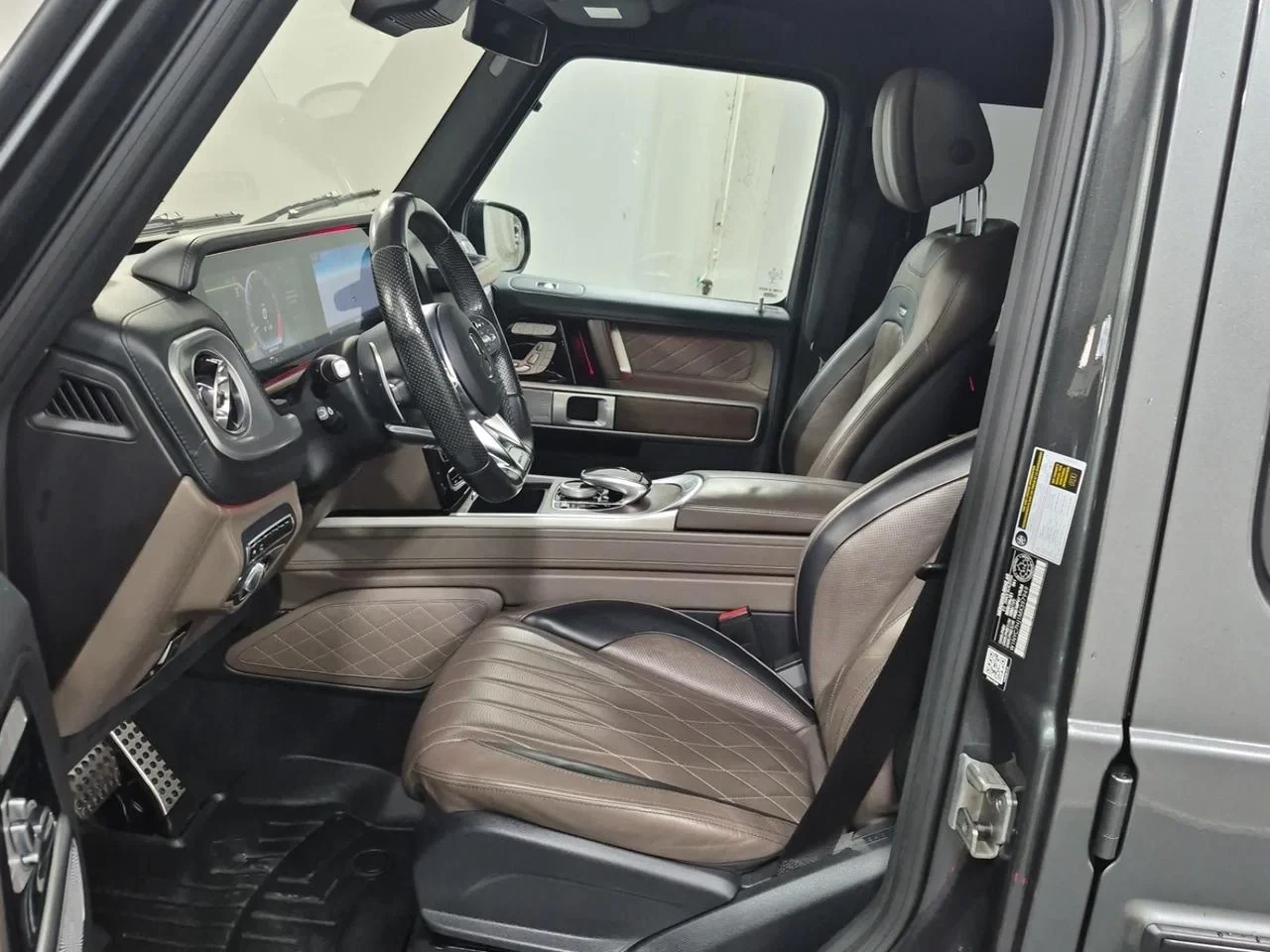 Mercedes-Benz G 63 AMG 4MATIC| NIGHT PKG| BURMESTER| 585HP| , снимка 3 - Автомобили и джипове - 55914206