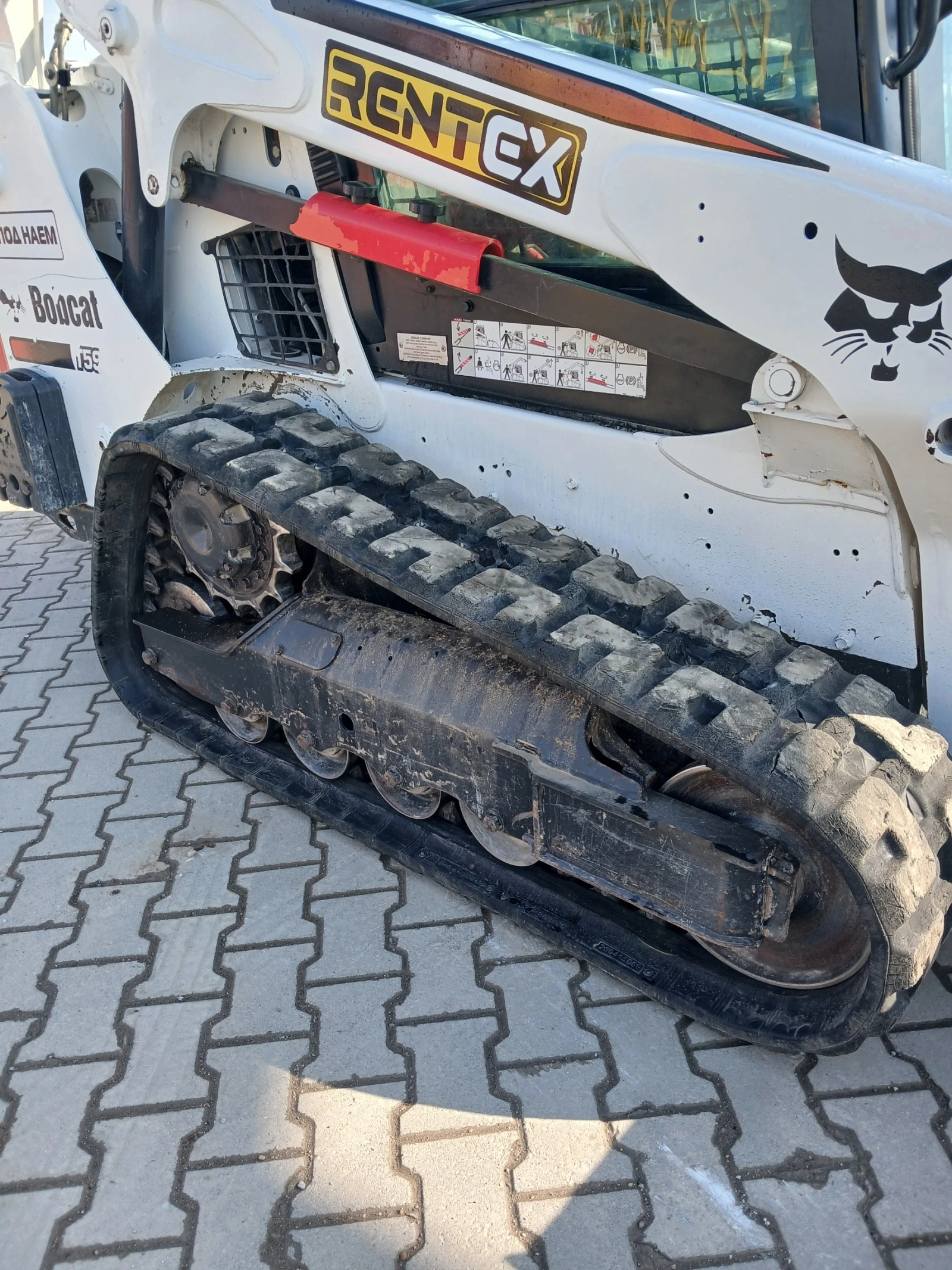 Мини челни товарачи Bobcat T 590, снимка 4 - Индустриална техника - 54353305