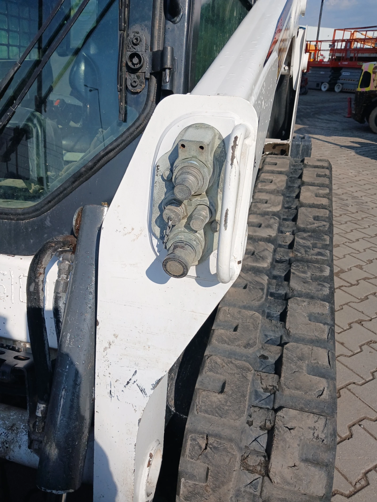 Мини челни товарачи Bobcat T 590, снимка 2 - Индустриална техника - 54353305