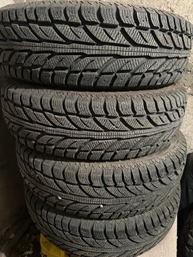 Гуми Зимни 225/75R16, снимка 1 - Гуми и джанти - 47760627