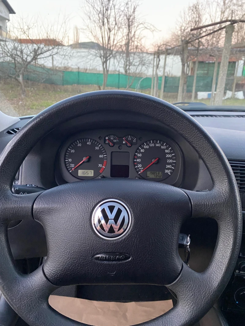 VW Golf 1.6 16V, снимка 8 - Автомобили и джипове - 48374598