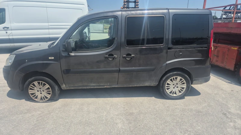 Fiat Doblo Fiat Doblo 1.3 M-JET 90кс КЛИМАТИК 2 стр. ВРАТИ, снимка 3 - Автомобили и джипове - 50641764