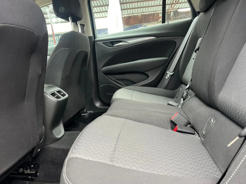 Opel Insignia 1.6 CDTI 136ps. СОБСТВЕН ЛИЗИНГ / БАРТЕР, снимка 9 - Автомобили и джипове - 50704642