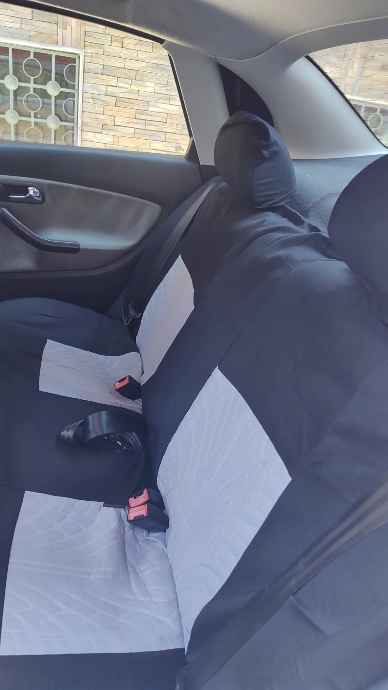 Seat Cordoba 1.4 газов инжекцион и бензин , снимка 4 - Автомобили и джипове - 52367850