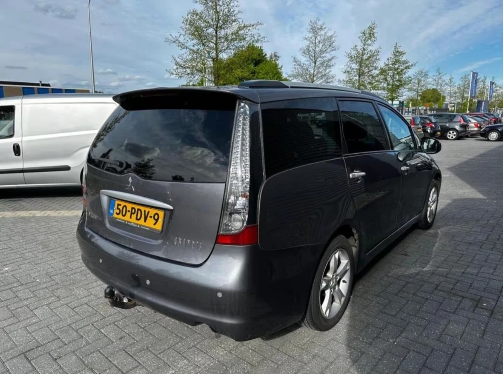 Mitsubishi Grandis 2.4i Limited - изображение 4