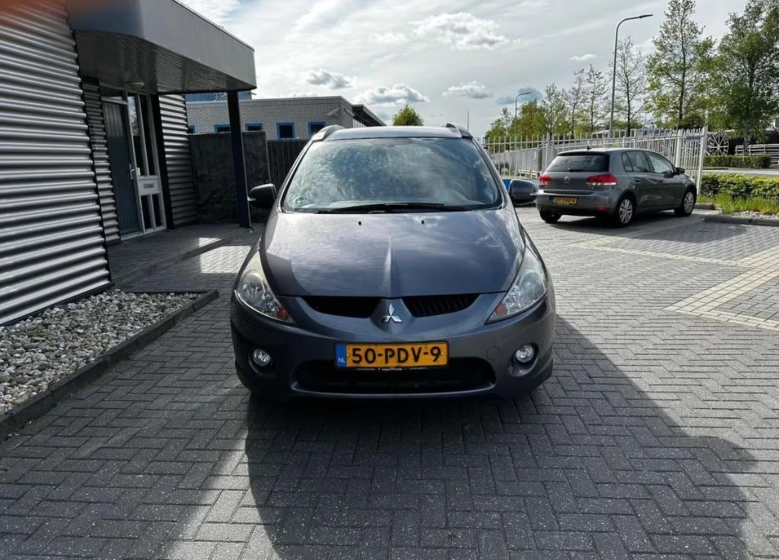 Mitsubishi Grandis 2.4i Limited - изображение 2