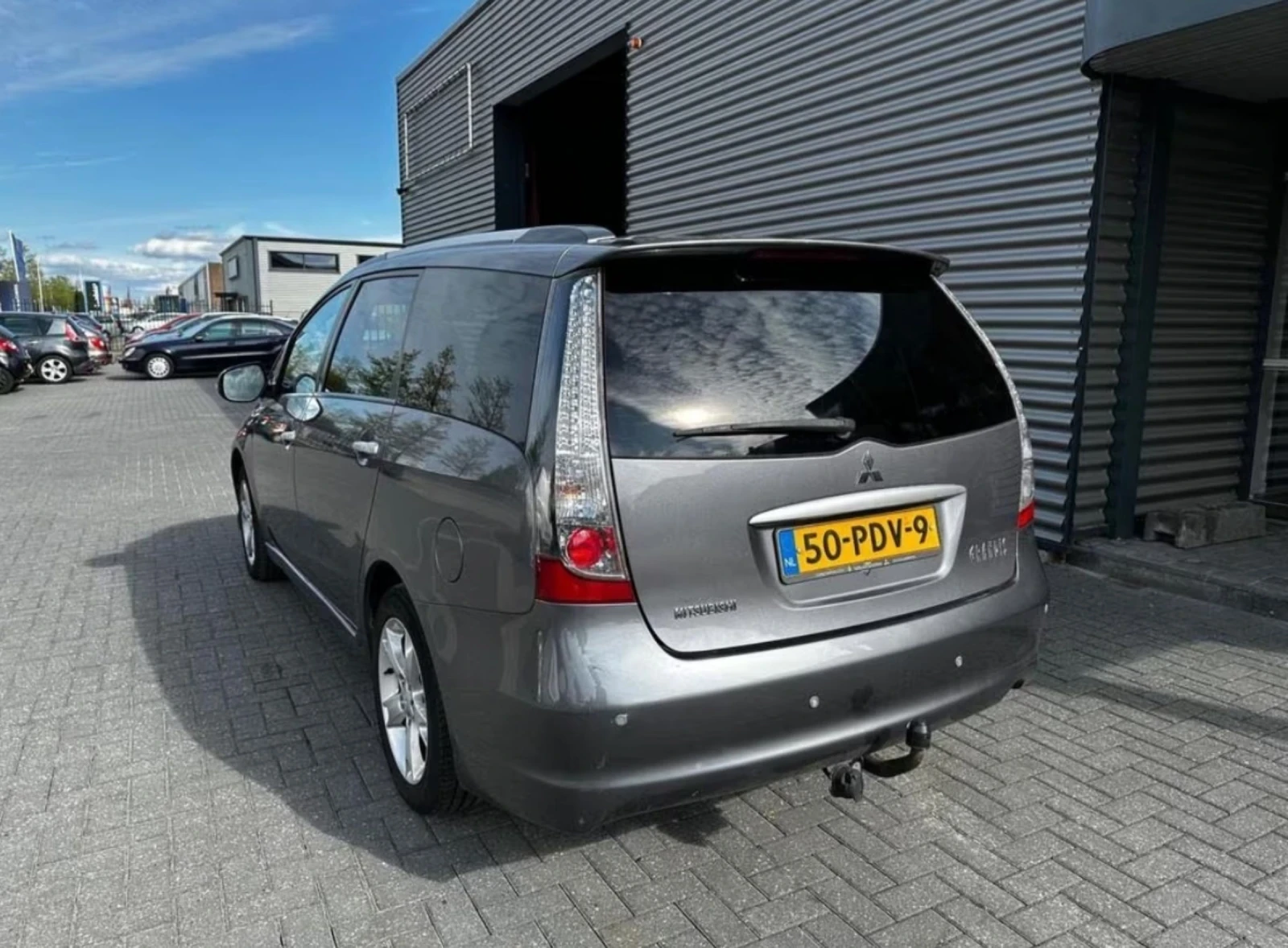 Mitsubishi Grandis 2.4i Limited - изображение 6