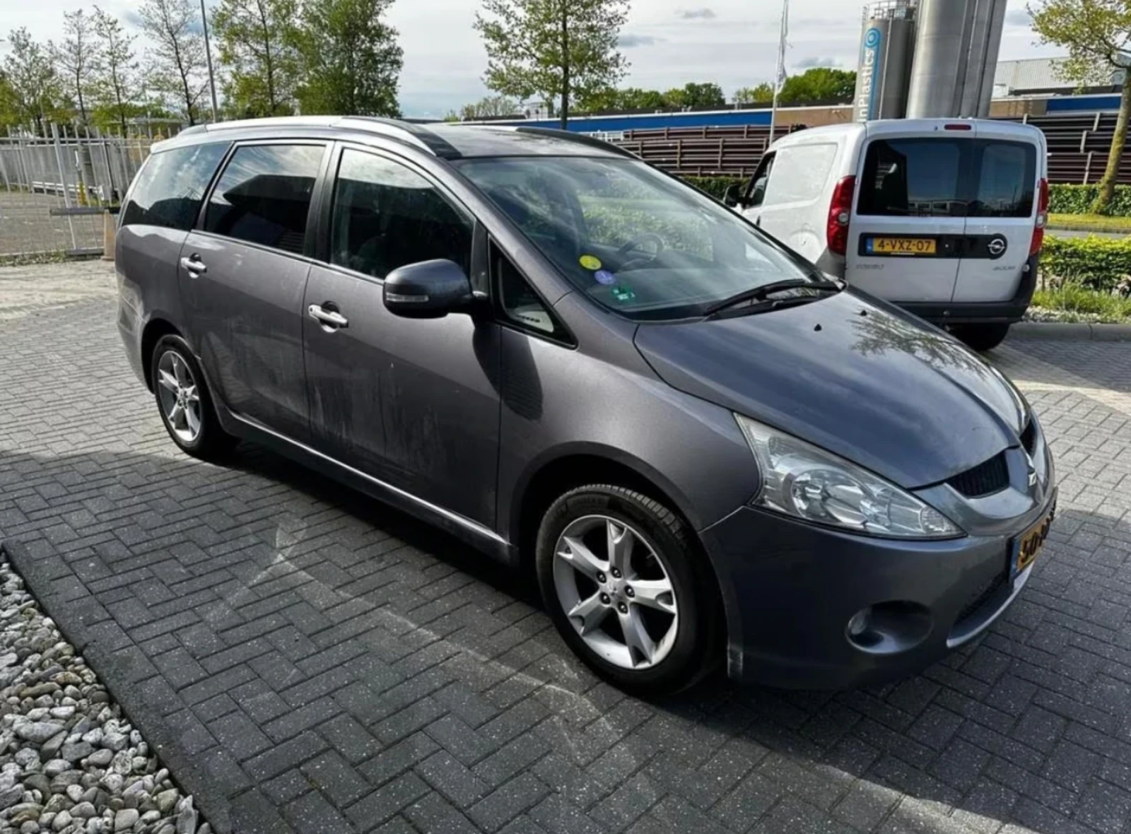 Mitsubishi Grandis 2.4i Limited - изображение 3