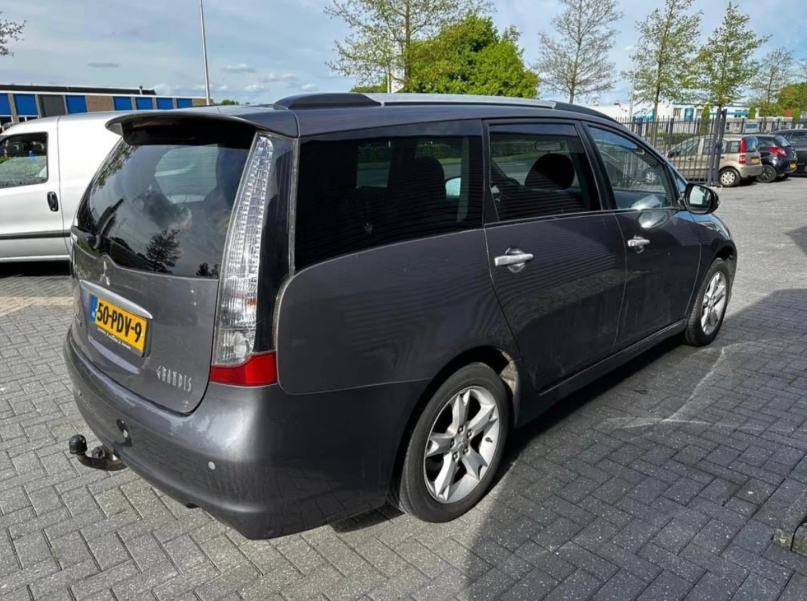 Mitsubishi Grandis 2.4i Limited - изображение 5