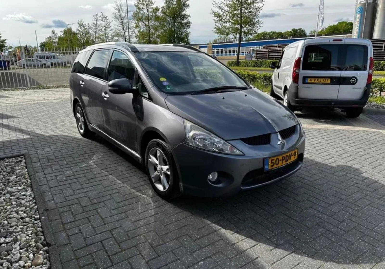 Mitsubishi Grandis 2.4i Limited - изображение 9