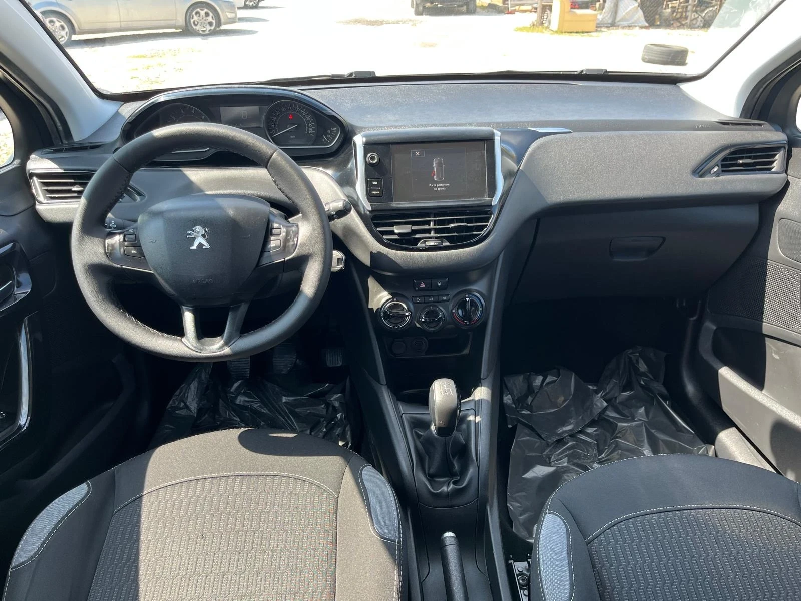 Peugeot 208  - изображение 7