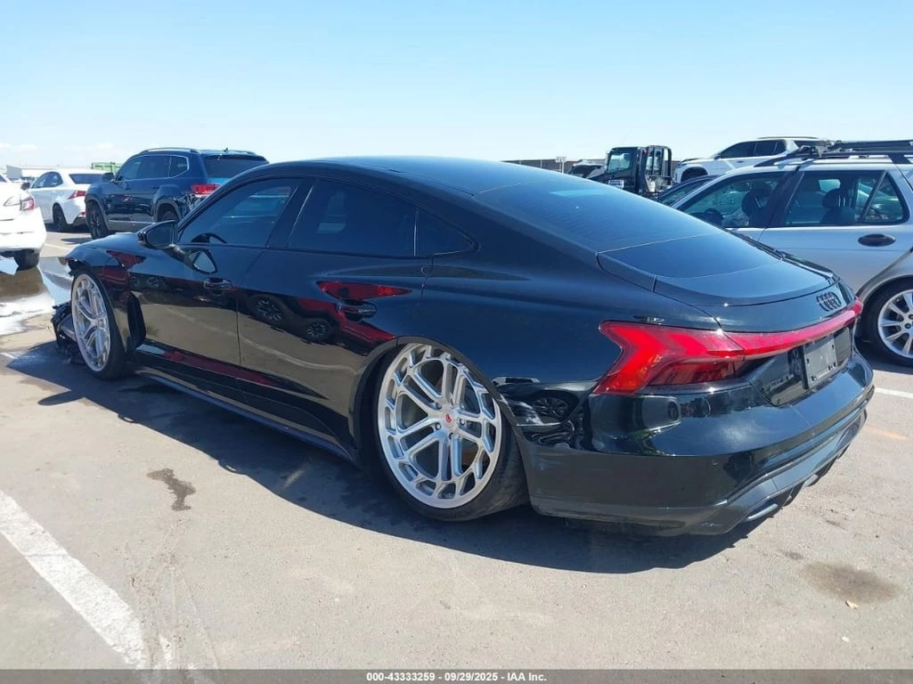 Audi E-Tron GT * PREMIUM PLUS QUATTRO * CARFAX * БЕЗ ПЪРВОНАЧАЛНА - изображение 3