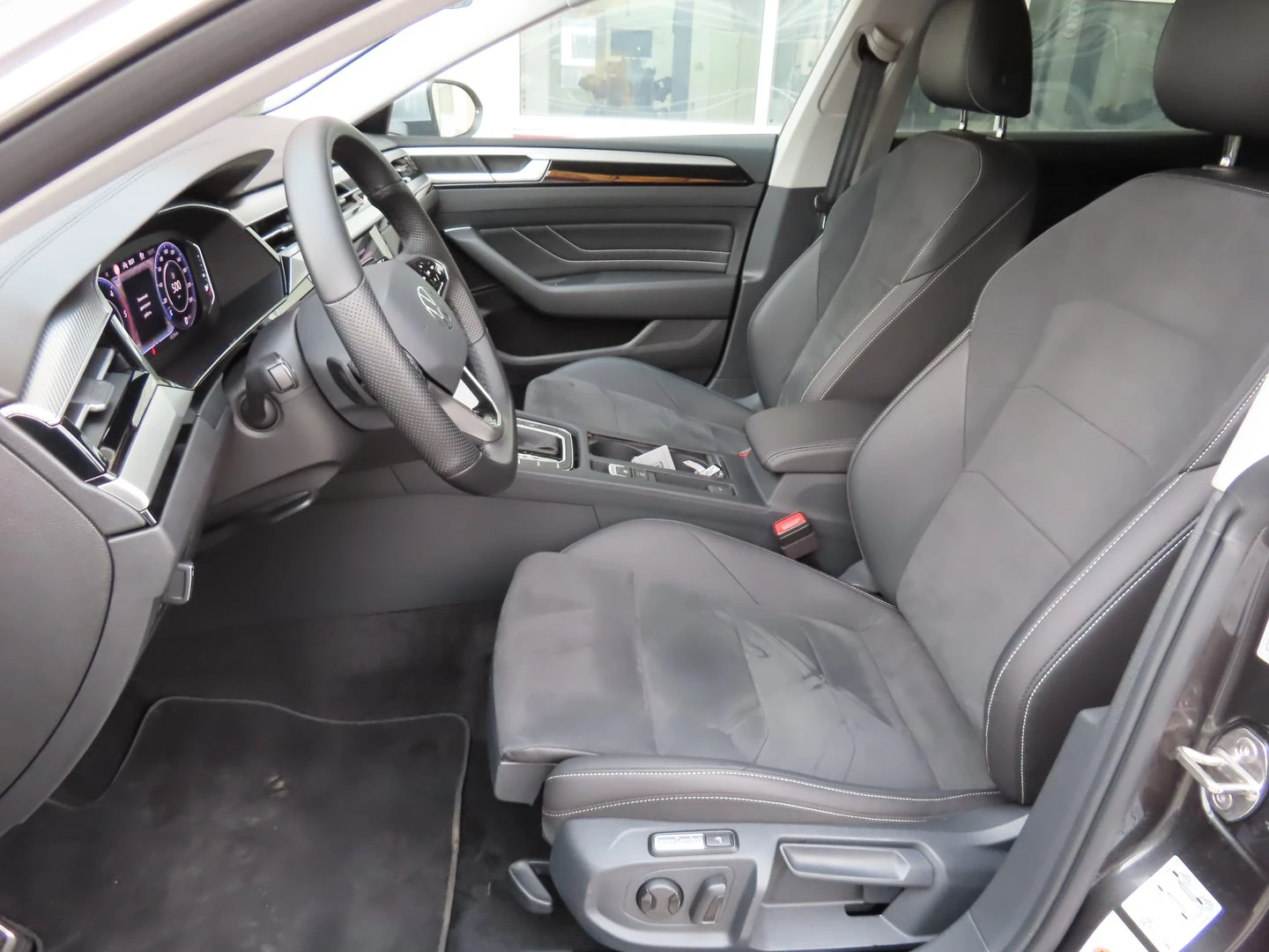 VW Arteon Elegance 2.0 TDI SCR DSG - изображение 6