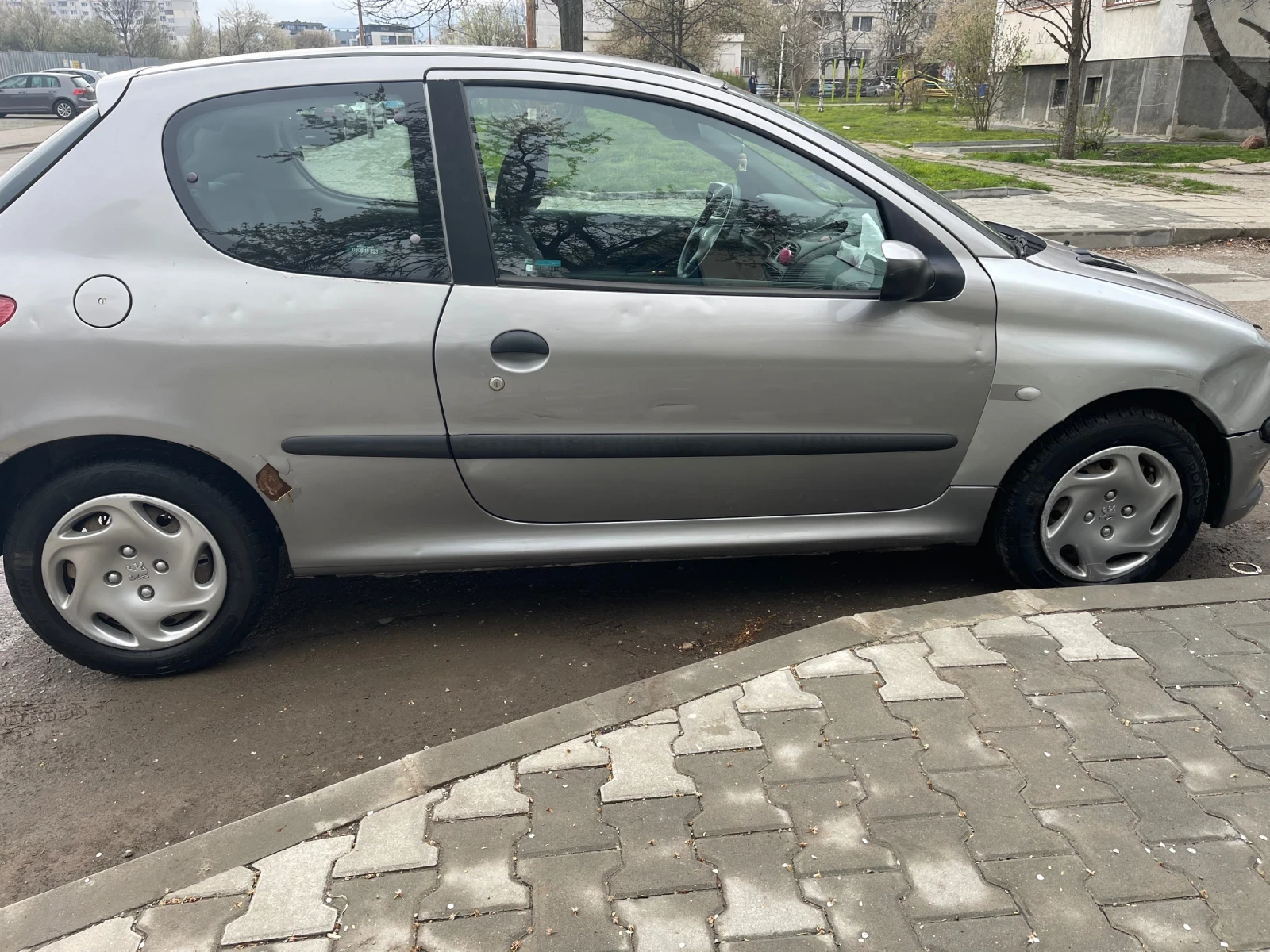 Peugeot 206 1.4 нови гуми и акумулатор , снимка 5 - Автомобили и джипове - 54164669