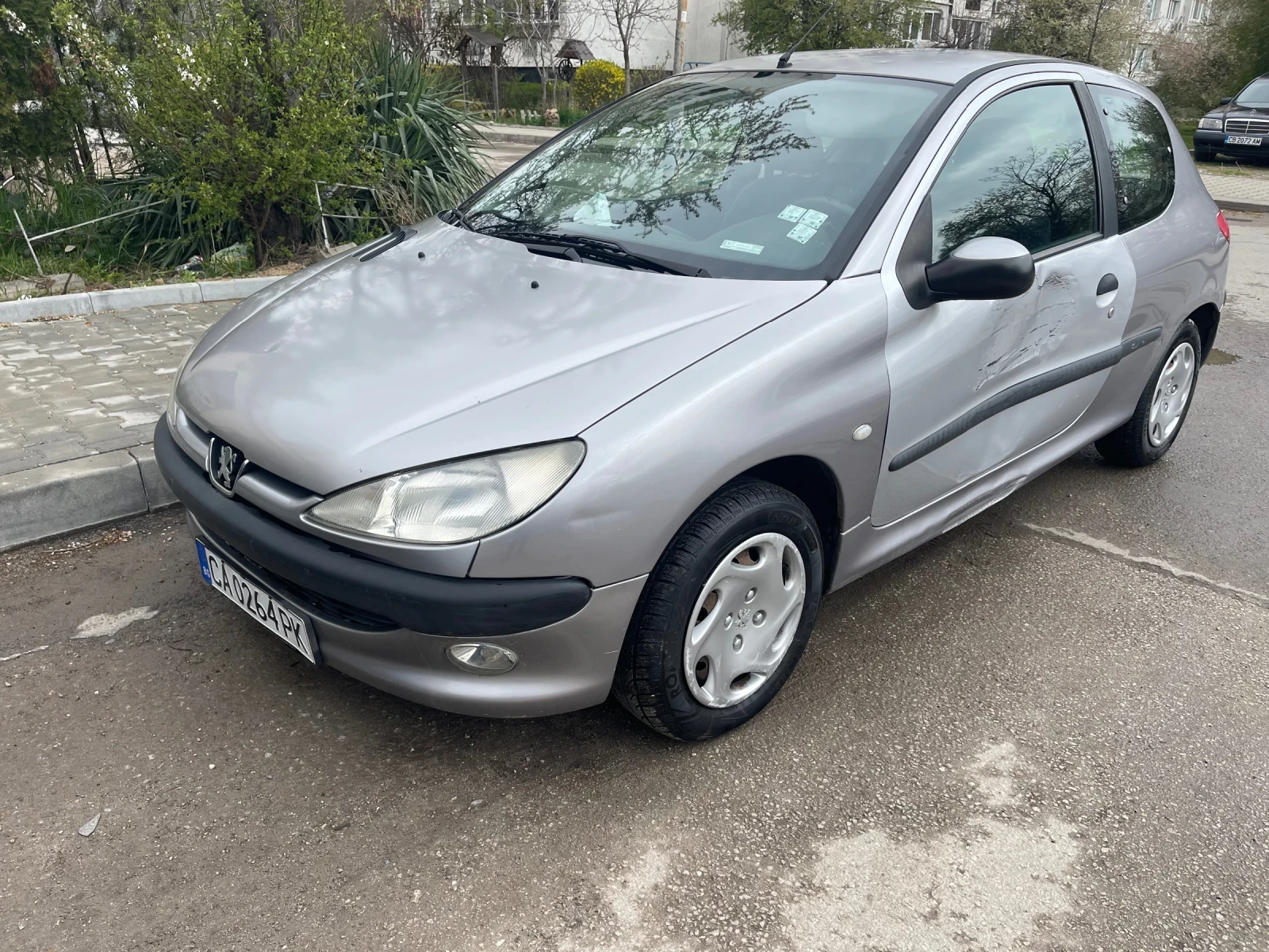 Peugeot 206 1.4 нови гуми и акумулатор 