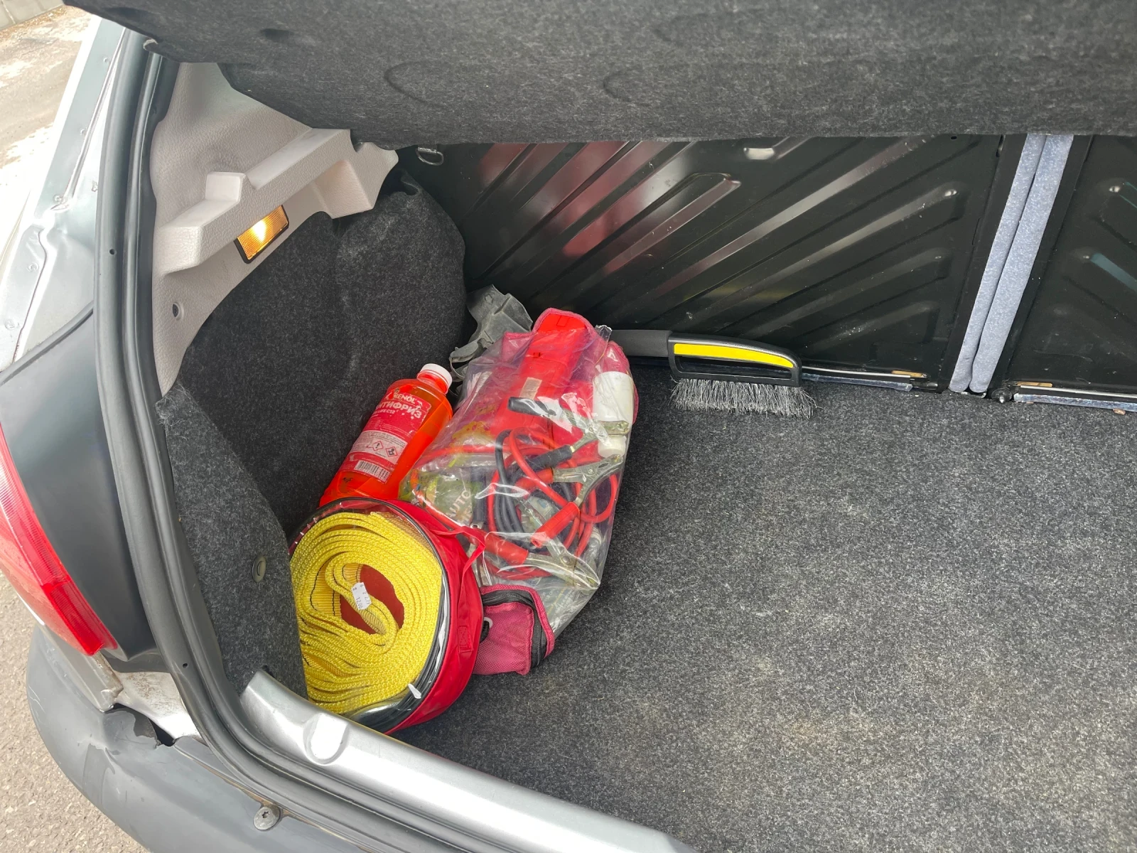 Peugeot 206 1.4 нови гуми и акумулатор , снимка 10 - Автомобили и джипове - 54164669