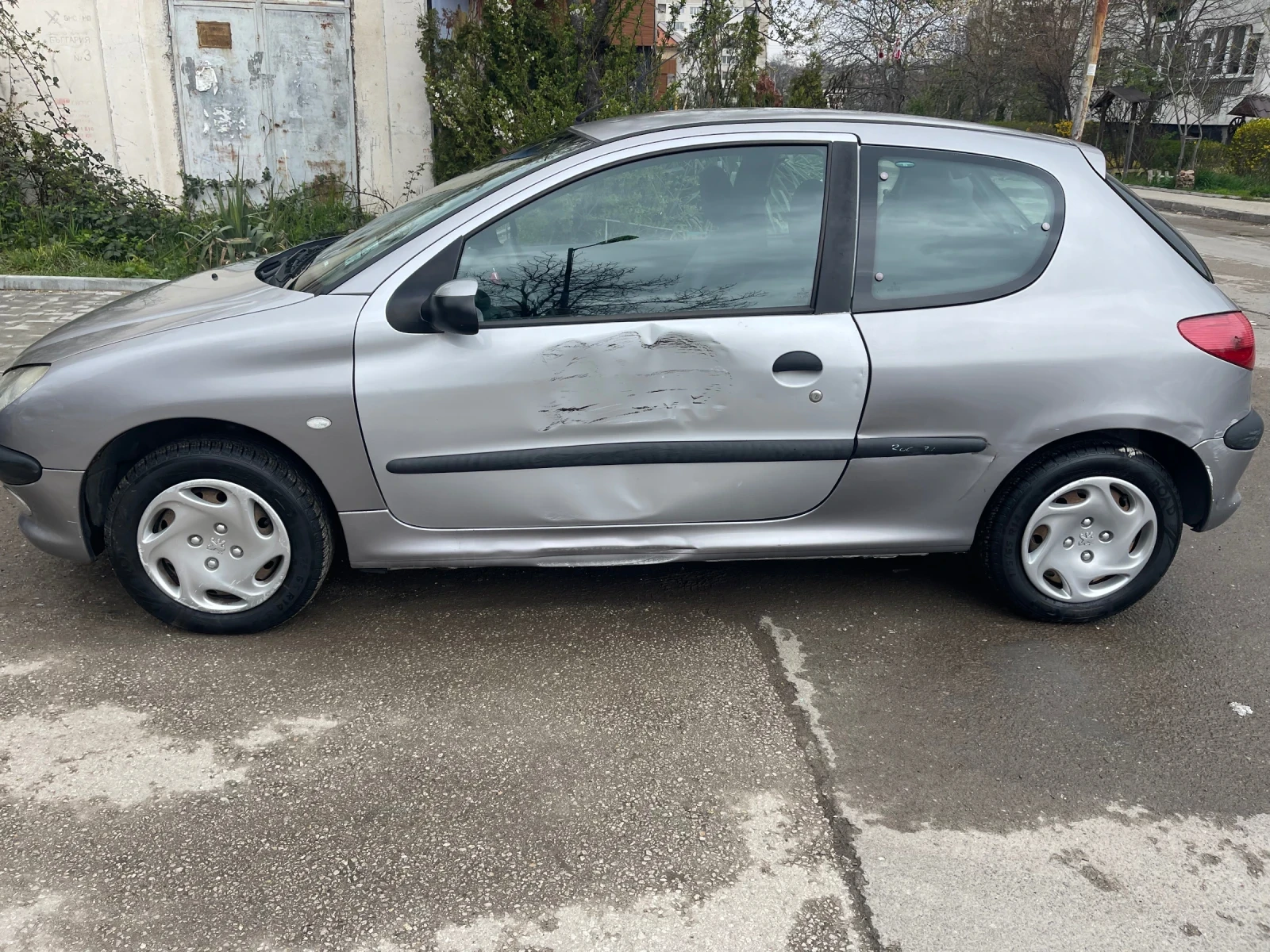 Peugeot 206 1.4 нови гуми и акумулатор , снимка 6 - Автомобили и джипове - 54164669
