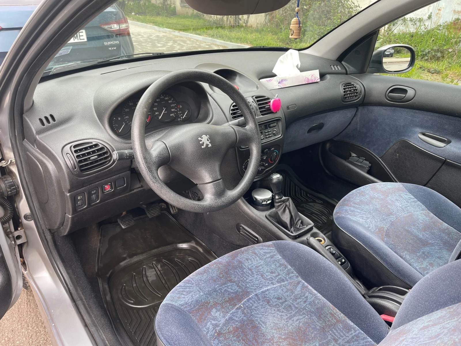 Peugeot 206 1.4 нови гуми и акумулатор , снимка 7 - Автомобили и джипове - 54164669