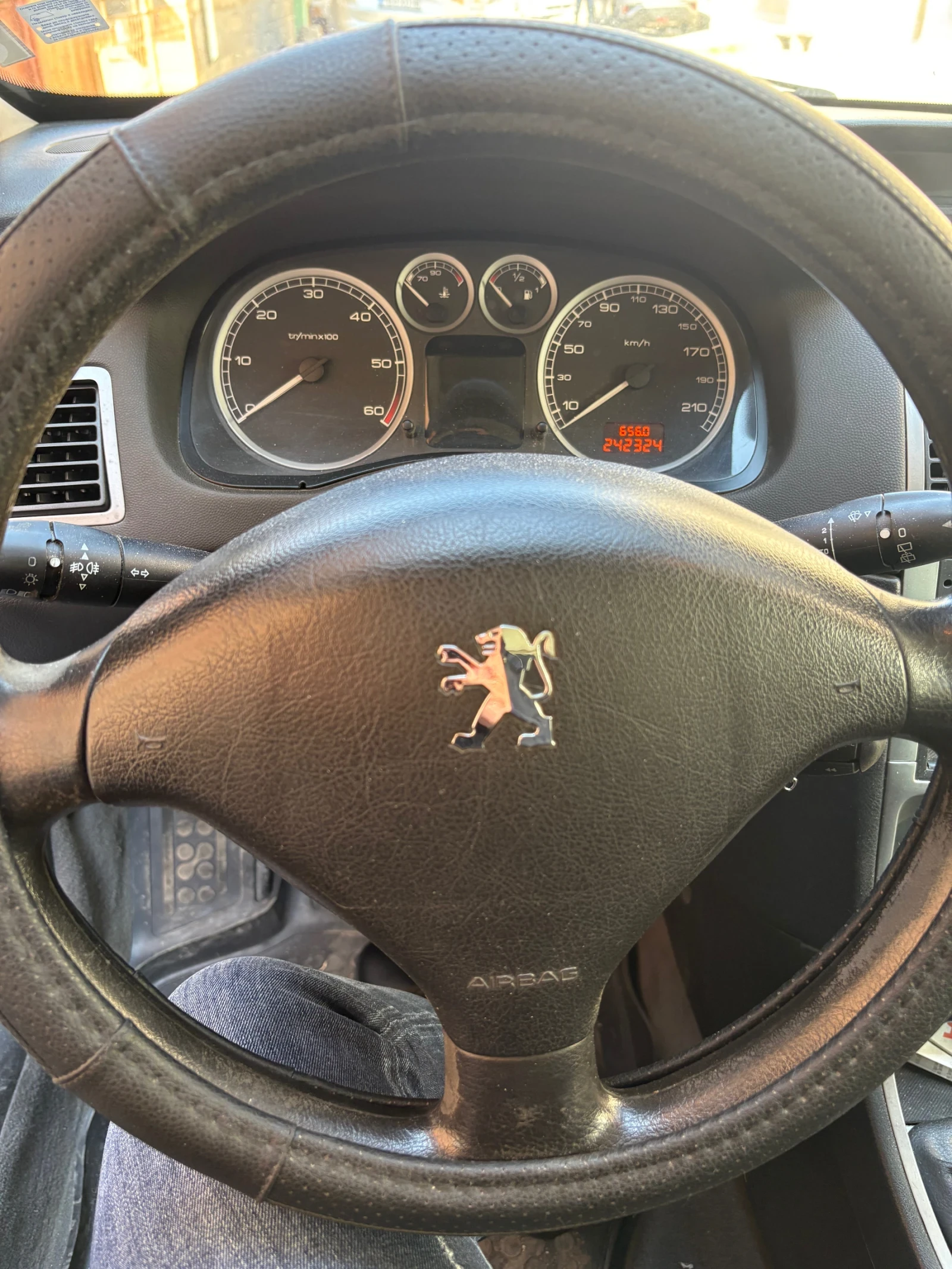 Peugeot 307 2.0 HDI SW, снимка 8 - Автомобили и джипове - 54171947