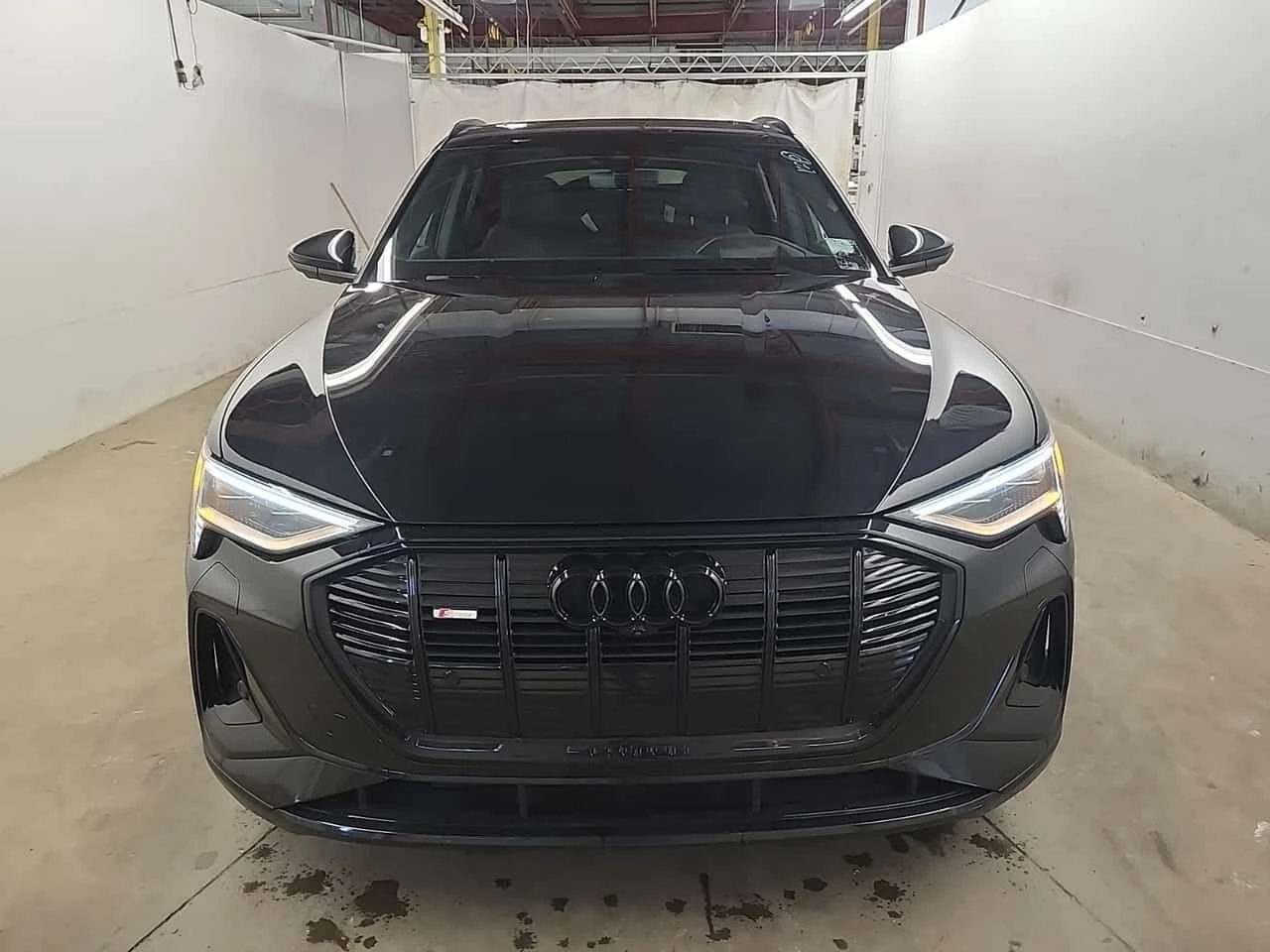 Audi E-Tron TECHNIK| 360| HUD| PANO| ОБДУХВАНЕ| , снимка 3 - Автомобили и джипове - 54457179