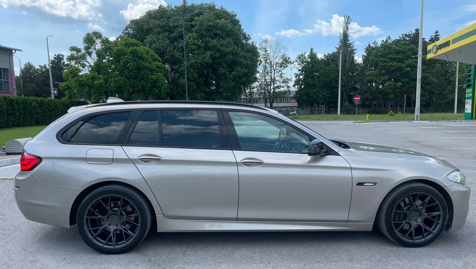 BMW 530 F11 530D/Панорама/SAT, снимка 4 - Автомобили и джипове - 54669003