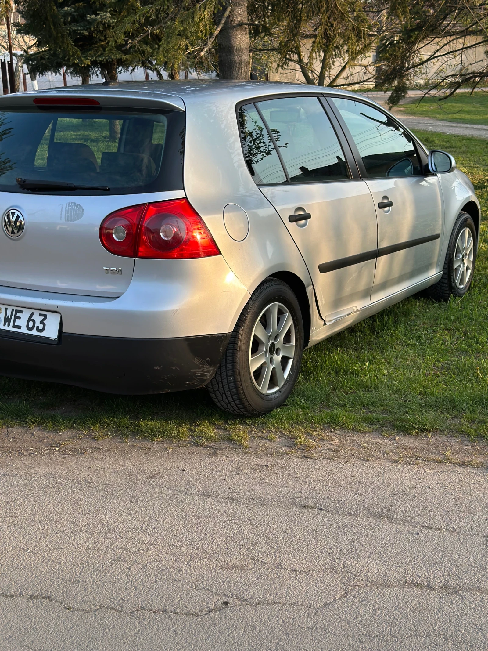 VW Golf Голф 5 1.9 тди 105 коня, снимка 4 - Автомобили и джипове - 54700069