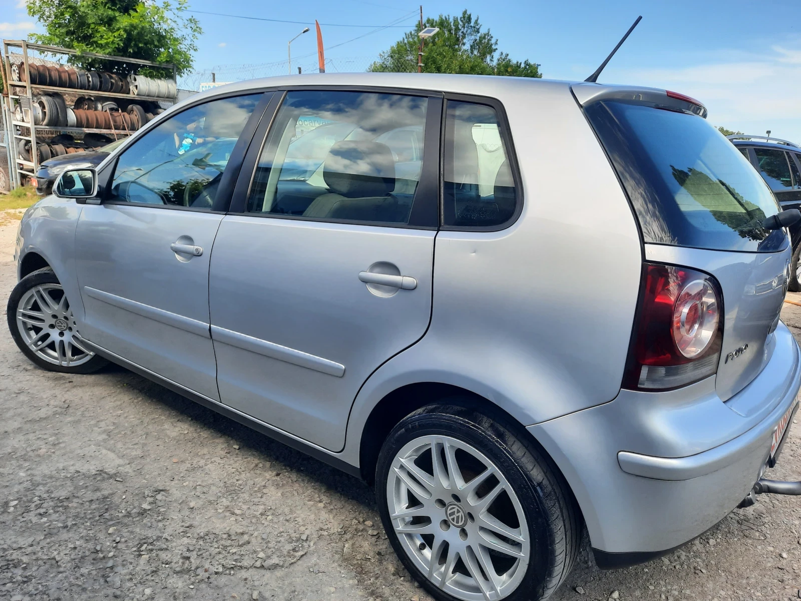 VW Polo 1.4i КАТО НОВА Е!, снимка 5 - Автомобили и джипове - 54973557