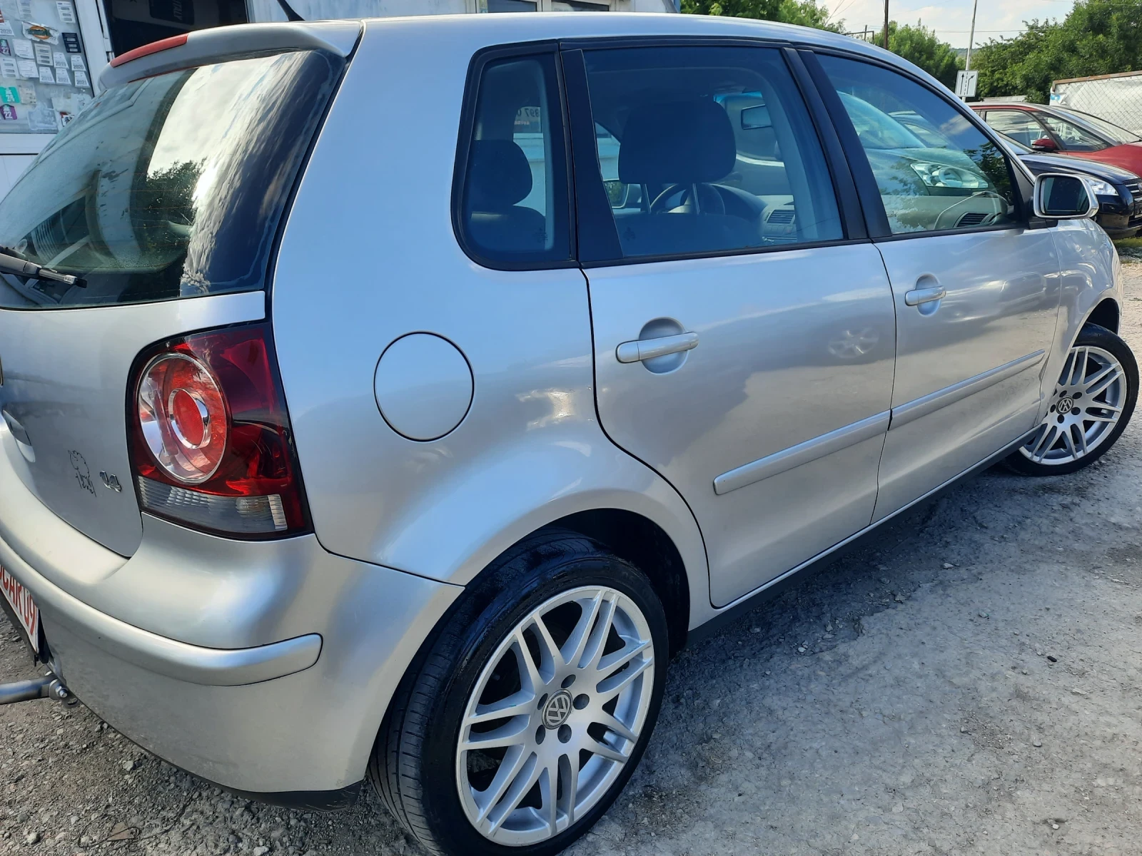 VW Polo 1.4i КАТО НОВА Е!, снимка 4 - Автомобили и джипове - 54973557