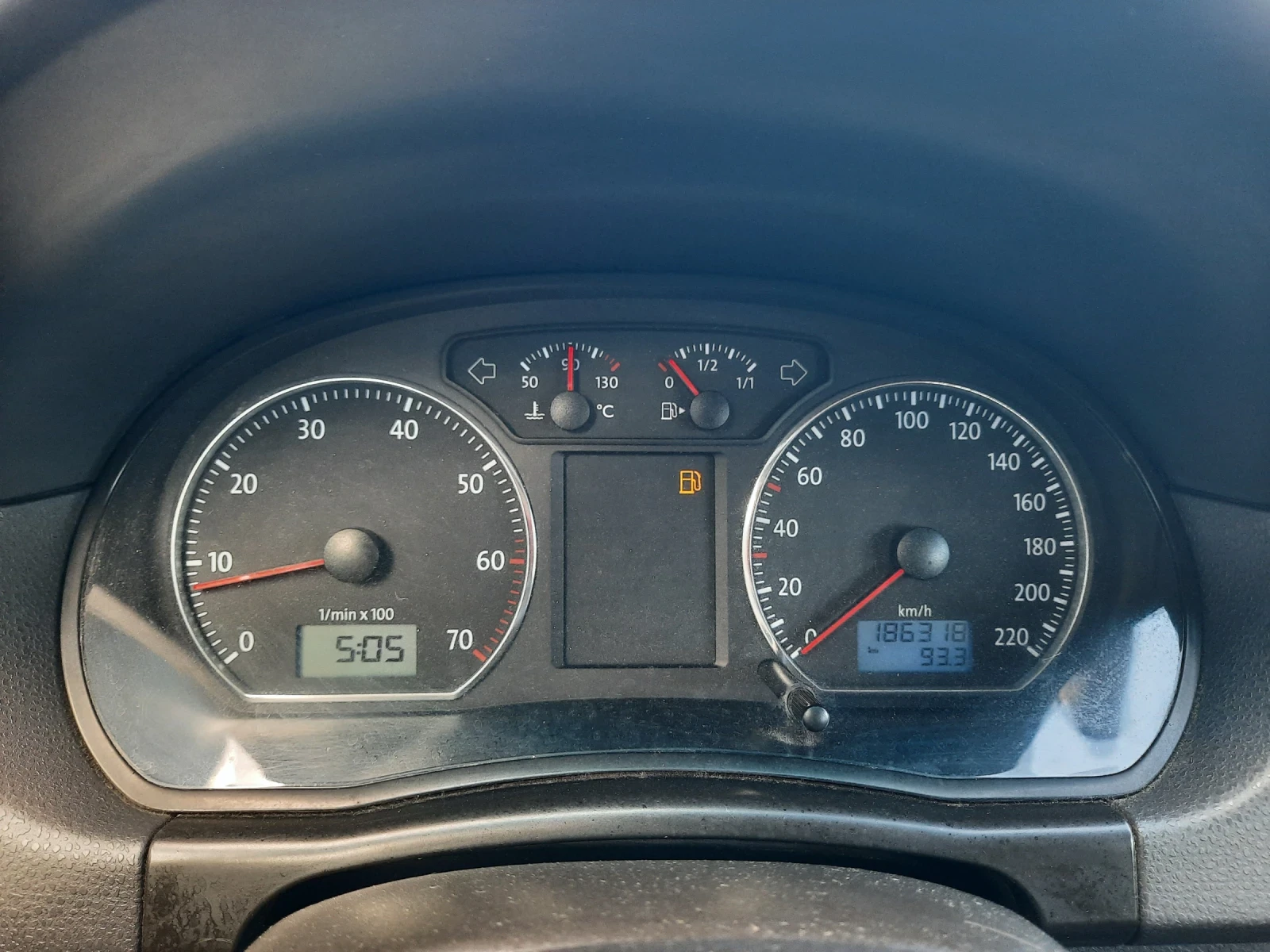 VW Polo 1.4i КАТО НОВА Е!, снимка 7 - Автомобили и джипове - 54973557